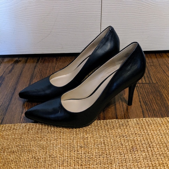 Nine West Black Leather Pointed Toe Pump - Picture 4 of 6